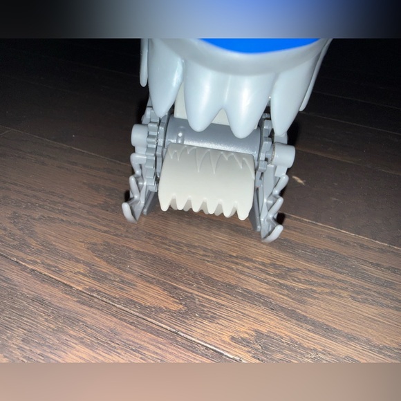 Hot Wheels GVG36 Shark Chomp Transporter Playset -Eats Cars! - Picture 7 of 13